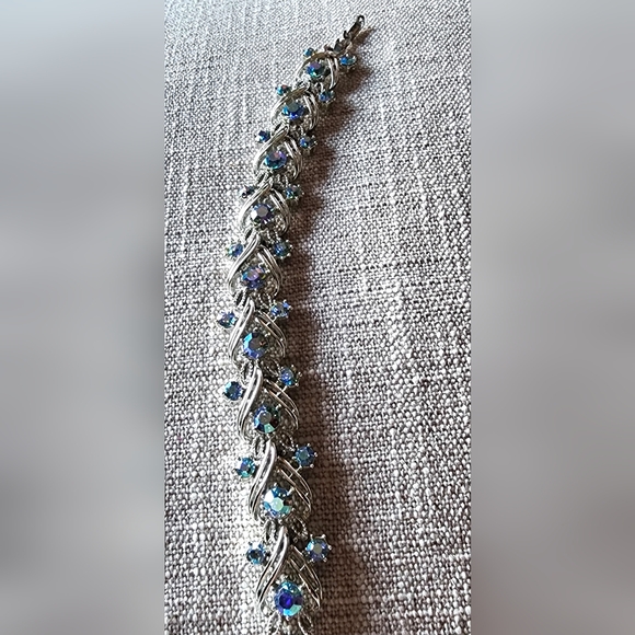 Vintage 1950s Coro Silver-tone Bracelet w Blue Aurora Borealis Rhinestones - Picture 2 of 8